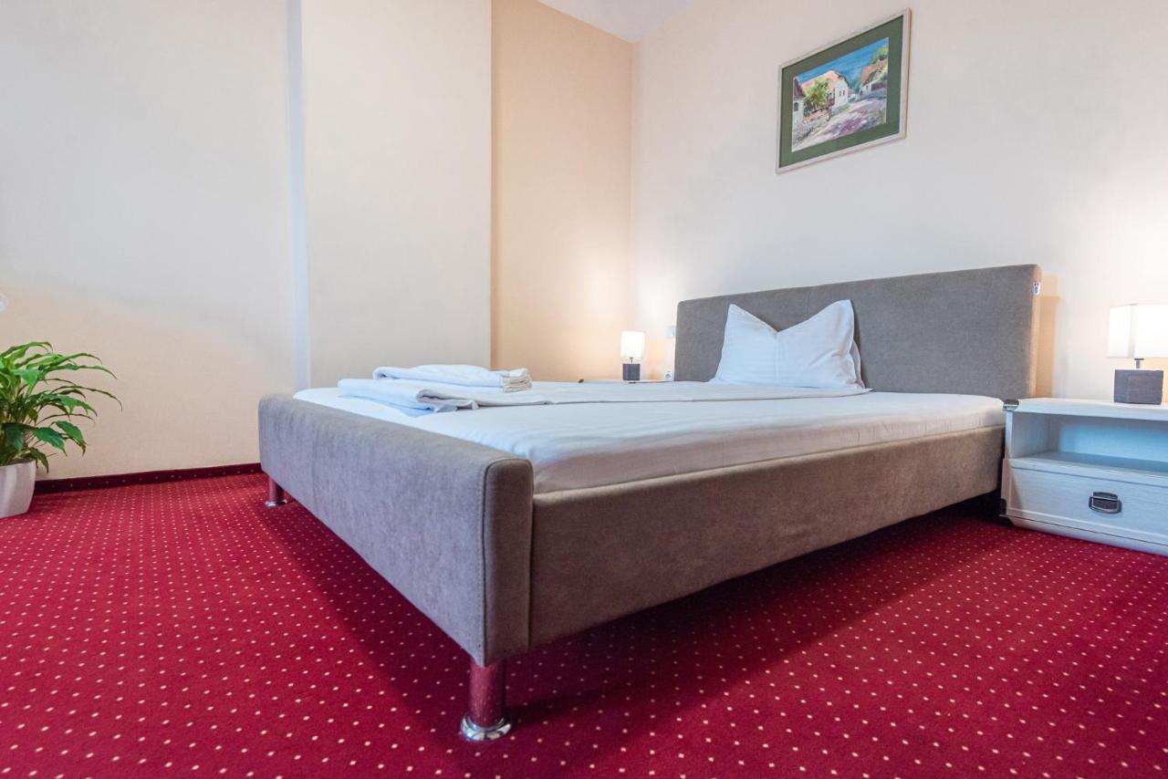 Pava Pension & Spa Odorheiu Secuiesc Exteriör bild